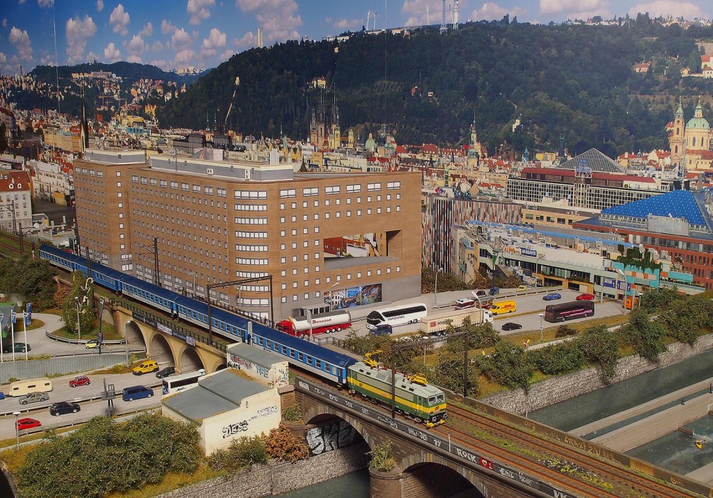 Dum_vlacku_Negrelliho_viadukt