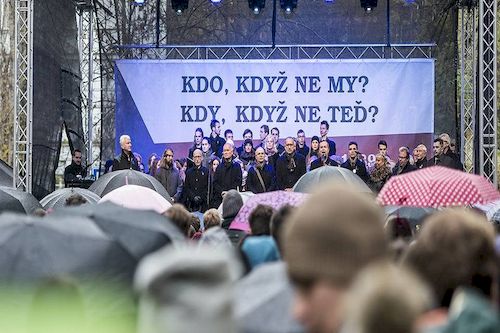 Ucteni pamatky 17 listopadu na Albertove