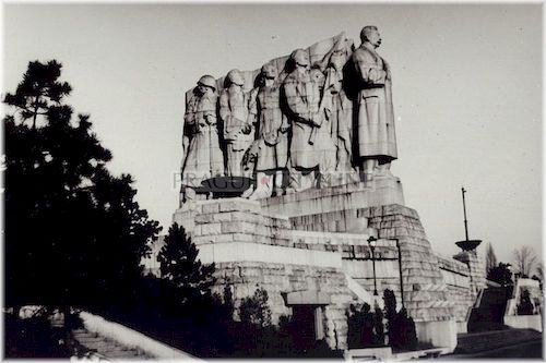pha7-letna-byvaly-pomnik-j-v-stalina001