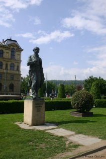 Antonín Dvořák-socha před Rudolfinem v Praze