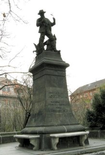 Praha 2 - Karlovo náměstí, pomník Benedikta Roezla