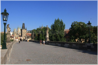 Karlův most v pozadí Malostranské mostecké věže