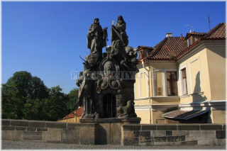 27. Sousoší sv. Jana z Mathy, felixe z Valois a Ivana