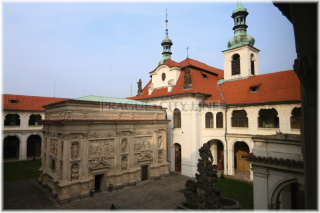 Praha 1 -  poutní místo Loreta - svatá chýše