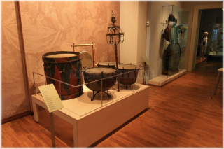 České muzeum hudby - expozice bubnů