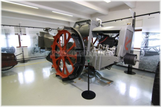 Praha 7 - Národní zemědělské muzeum - stálá expozice Jede traktor