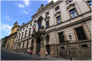 Praha 1 - Nerudova ulice - Thun Hohenštejnský palác