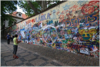 Ostrov Kampa - Lennonova zeď