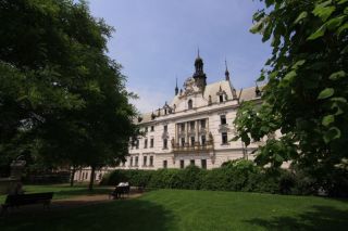 Karlovo náměstí - budova soudu