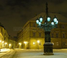 Loretánská ulice noční