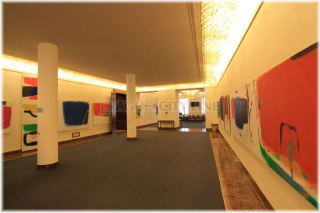 Poslanecké sněmovna - předpokoj jednací síně, místo setkávání s novináři