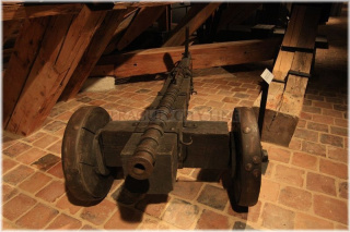 Praha 1 - Schwarzenberský palác - Výstava Císařská zbrojnice - Husitská komorová tarasnice