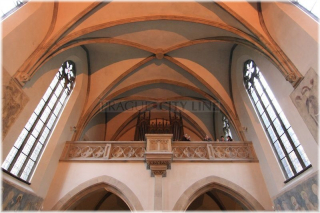 Praha 2 - kostel sv. Apolináře - interiér