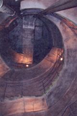 Podzemní kryt Bezovka - šachta s dvojitým schodištěm