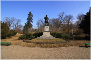 Praha 2 - Riegrovy sady- pomník F. L. Riegra