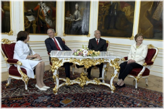 Bývalý prezident ČR Václav Klaus a  bývalý prezident USA George W. Bush  s manželkami