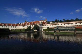 Valdštejnská zahrada a výhled na Pražský hrad