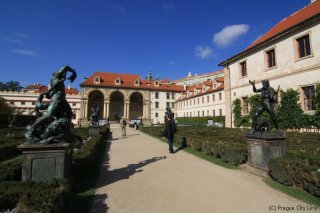 Valdštejnská zahrada a pohled na Sala Terrena