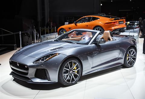 Výstava luxusních sportovních modelů Jaguar v Arkádách