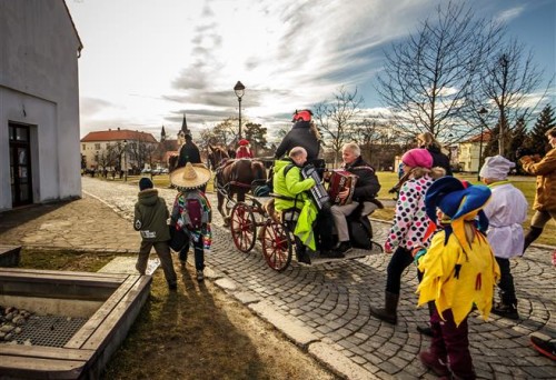 Masopustní průvod  na Chvalském zámku